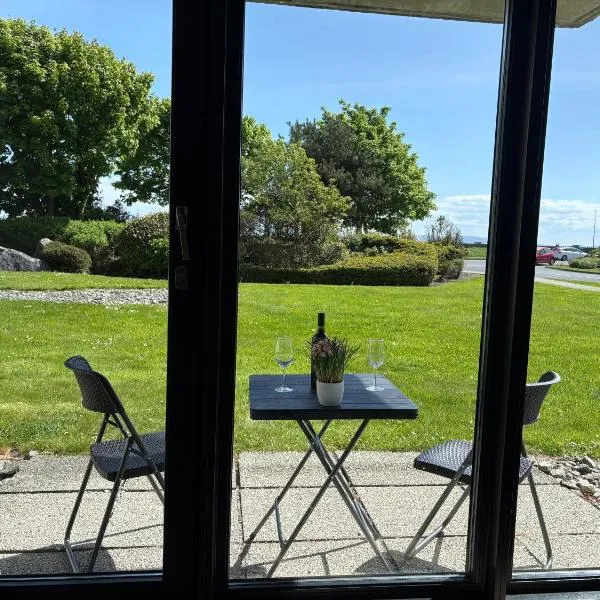 Seaside Garden Sanctuary Apartment，位于戈尔韦的酒店