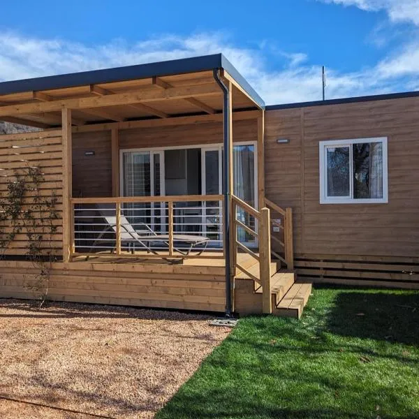 Mobile Home on Lago Maggiore - Direct Beach Access，位于马卡尼奥的酒店