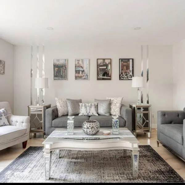 2 Bedrooms in Coquitlam，位于高贵林的酒店