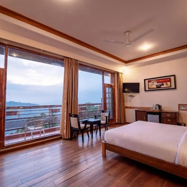 Pine Vista Resort !! A Complete Resort with all Facilities # A Beautiful Mountain View # Best Selling Property，位于卡绍利的酒店