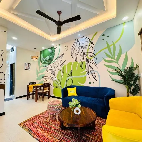 Home Escape 2BHK Retreat Pvt Home，位于乌贾因的酒店