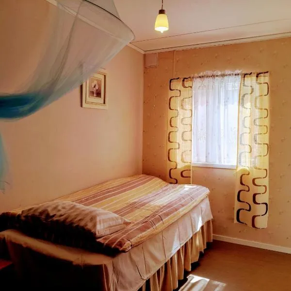 Single bedroom, outside toilet, shower, kitchen. 120 m from Sandbach，位于Bräcke的酒店