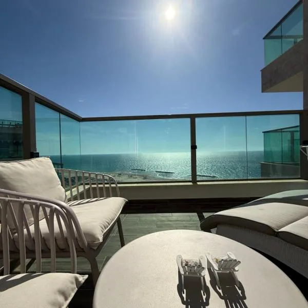 Sunset Suite sea&sky，位于亚实基伦的酒店