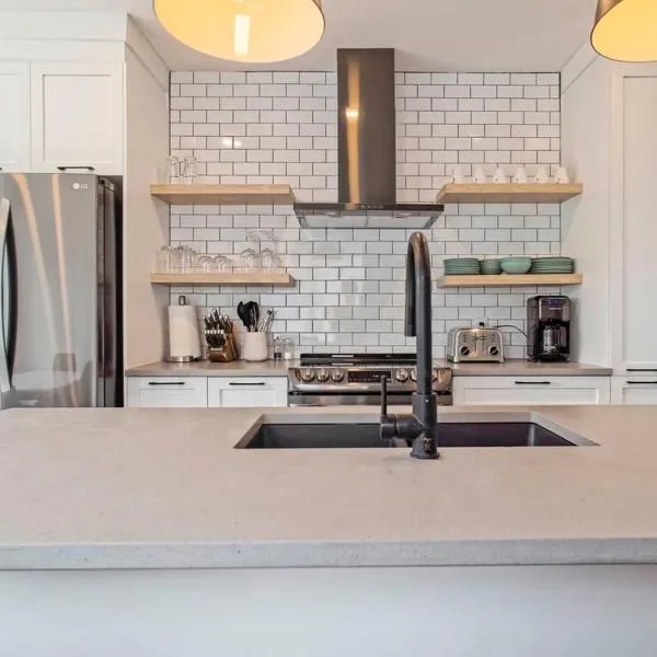 853 condo in Bromont Vieux Village mountain view，位于布罗蒙的酒店