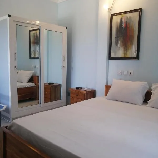 Appartement moderne avec balcon，位于洛美的酒店