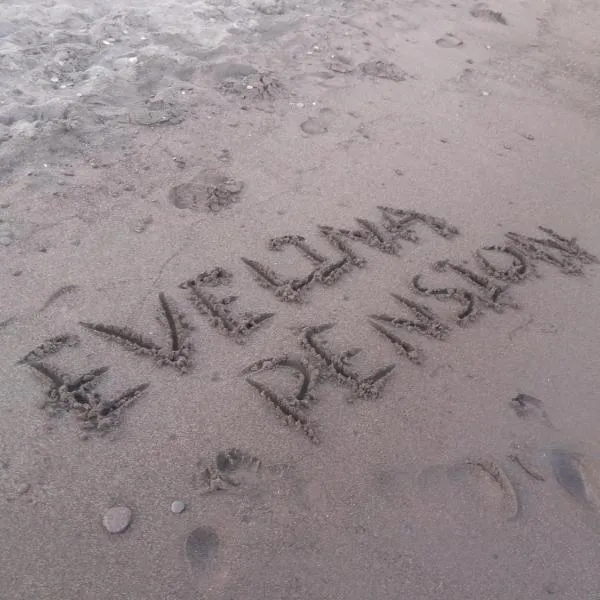 Evelina Beach Pension a breath away from the Black Beach offer plenty of accommodation type to suit every traveler's needs-Economic Rooms-Thematic Rooms-Design Rooms-Kitchenette Rooms-Studios-Small Apartments，位于佩里萨的酒店