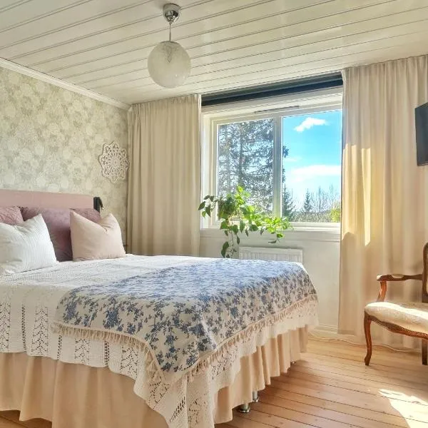 The Nordby Cabin - 3 minutes from E6，位于斯特伦斯塔德的酒店