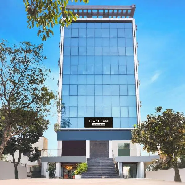 Super Townhouse Lohegaon Near Pune Airport formerly Landmark Regency，位于Lohogaon的酒店