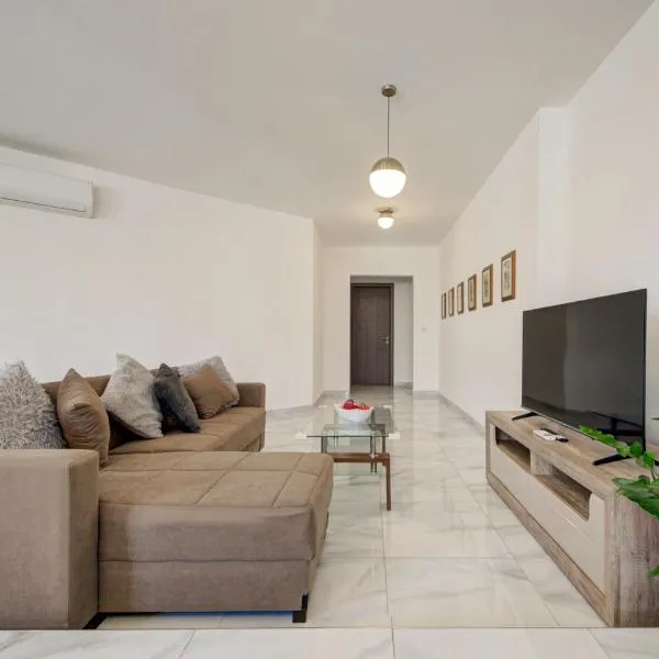PRIVATE 3BR APARTMENT Next to Paceville & St George's Bay，位于彭布罗克的酒店