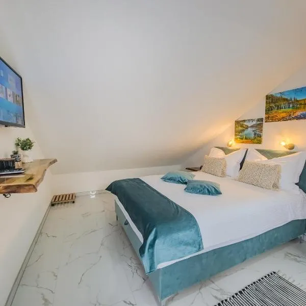 Rooms Peace and Lovely，位于科雷尼察的酒店