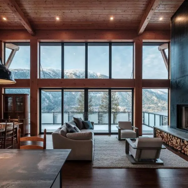 Luxe Modern Timberframe - Iconic Panorama Views with AC，位于尼尔逊的酒店