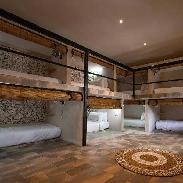 Penida Patio Hostel，位于Toyapakeh的酒店
