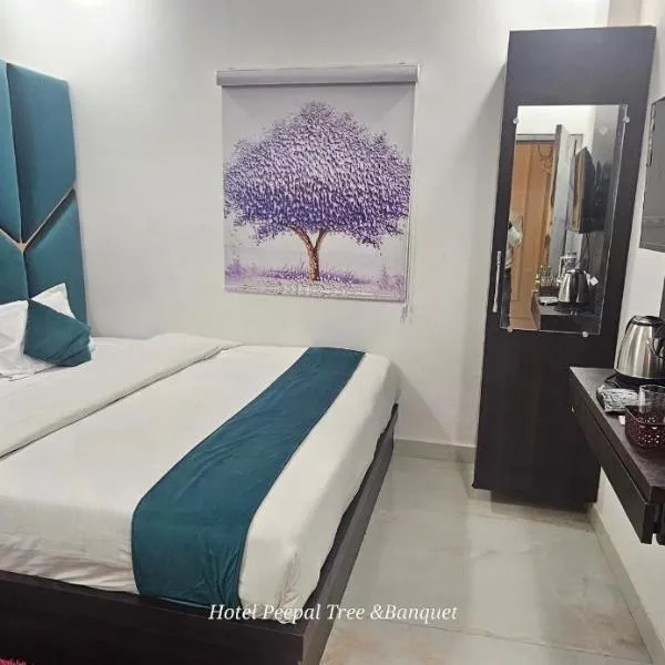 HOTEL PEEPAL#TREE Near Rambag Railway Station -Free Parking And Wi-fi Facilities - A Top Rated Hotel，位于Prayagraj的酒店