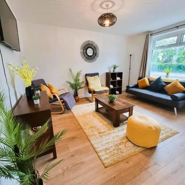 Cosy 3 Bedroom House - Free Parking - Airport 6 Min Walk，位于曼彻斯特的酒店