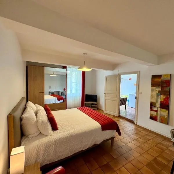 Studio au Coeur du Village avec terrasse et parking proche de Pamiers，位于Verniolle的酒店
