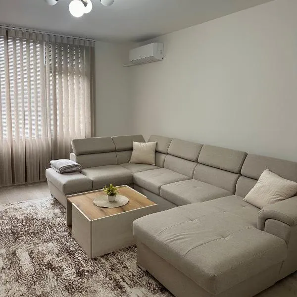 Cozy Home 2 Bedroom apartment，位于丘斯滕迪尔的酒店