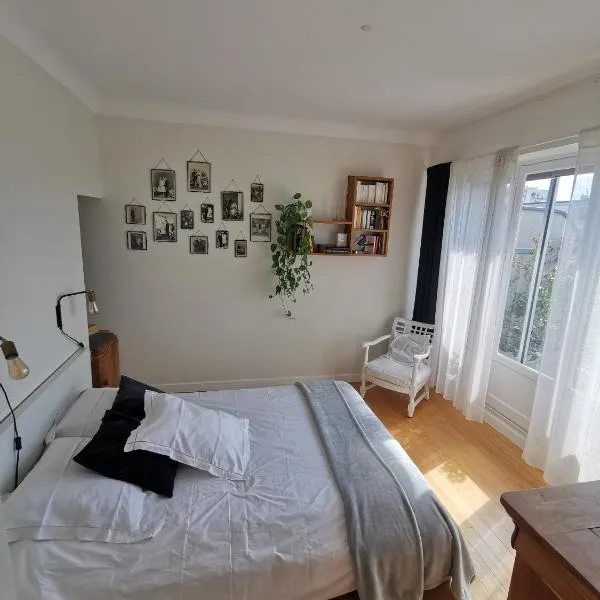 espace privé avec balcon vue montagnes，位于格勒诺布尔的酒店