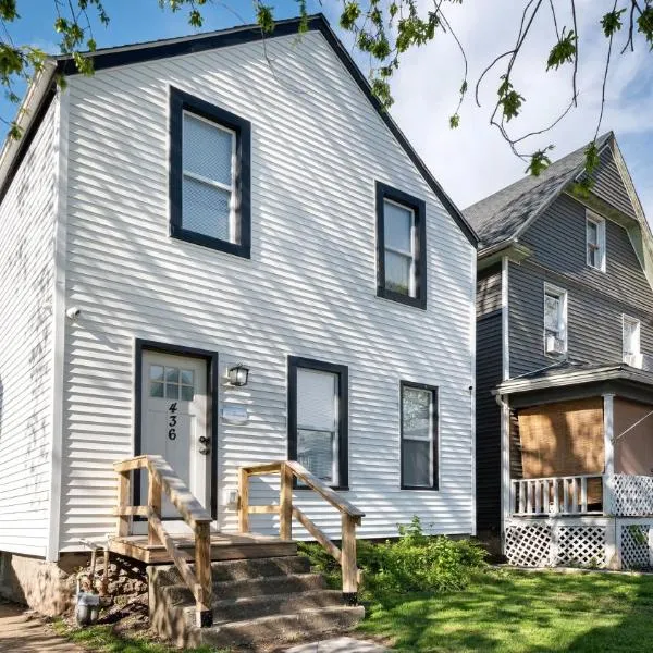 7 Bedroom House! Walk to Niagara Falls! New Whole House，位于尼亚加拉瀑布的酒店