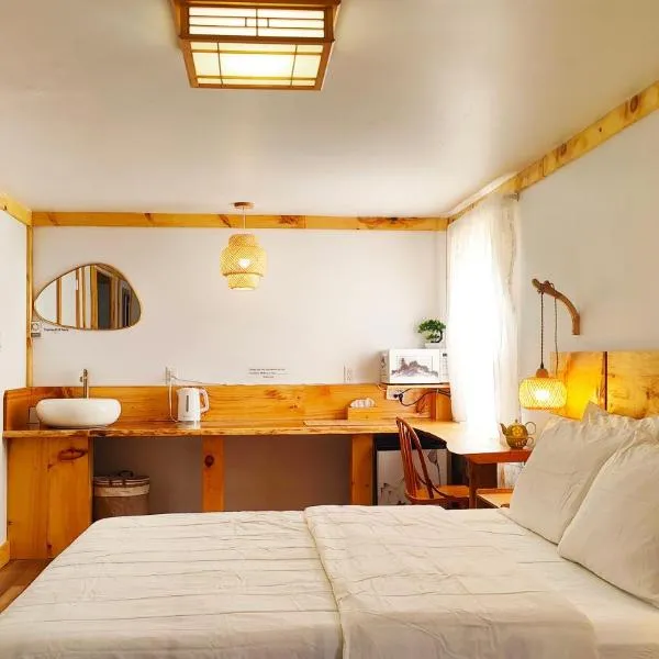 Private little Zen guestroom free parking，位于Lower Sackville的酒店