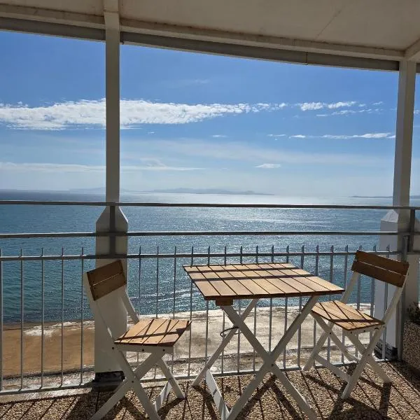 Suite Torre Azzurra B&B - Rooftop Sea View，位于福洛尼卡的酒店