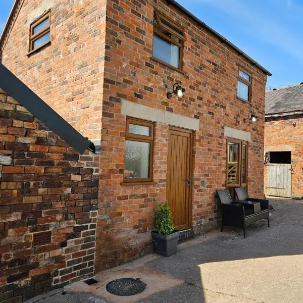 The Woottons Barn with Hot Tub，位于Croxden的酒店