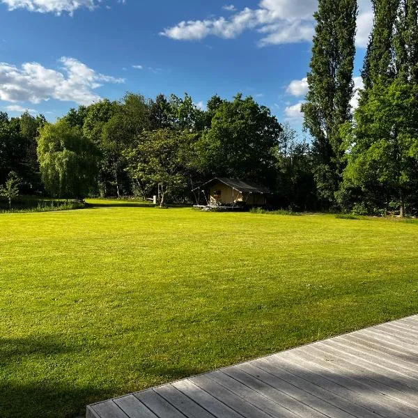 Glamping tent in oase van groen，位于利尔的酒店