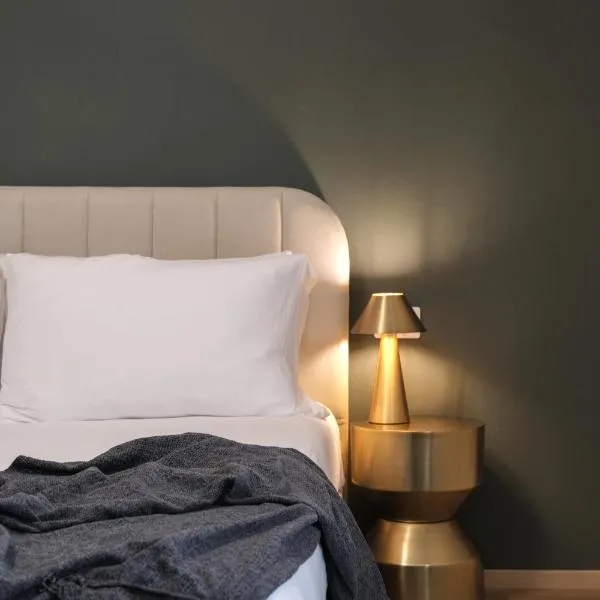 Prestige Suite Room - Just 30 Seconds Walk to Bernina Express，位于蒂拉诺的酒店