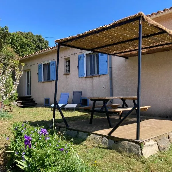 Gîte chez Arthur，位于Vezzani的酒店