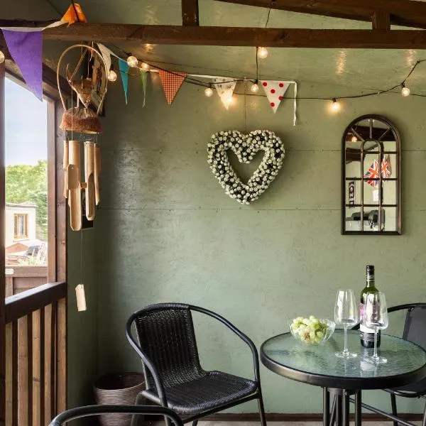 Haworth Haven Cottage - with Garden and Summerhouse，位于哈沃斯的酒店