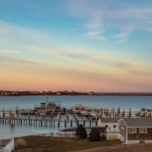 Champlin's Marina & Resort，位于新肖雷汉姆的酒店