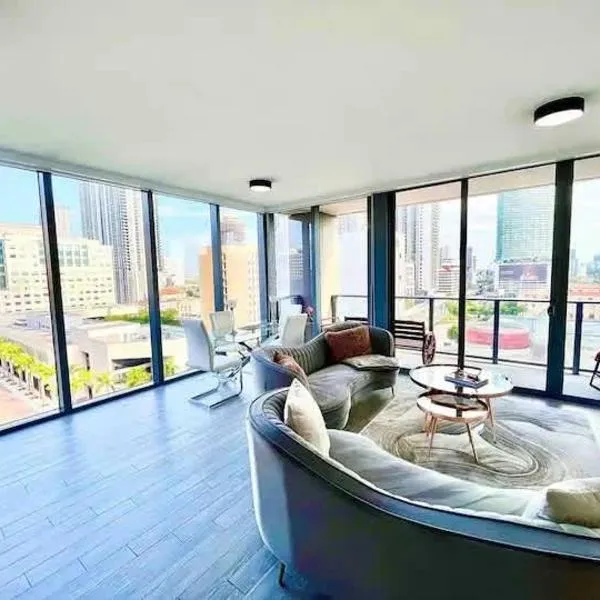 2BR, 2 Baths Lux Downtown Apt Heart of Austin with Amazing Views, Pool, & Gym，位于奥斯汀的酒店