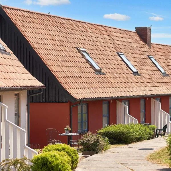 5 person holiday home on a holiday park in Gudhjem，位于古兹耶姆的酒店