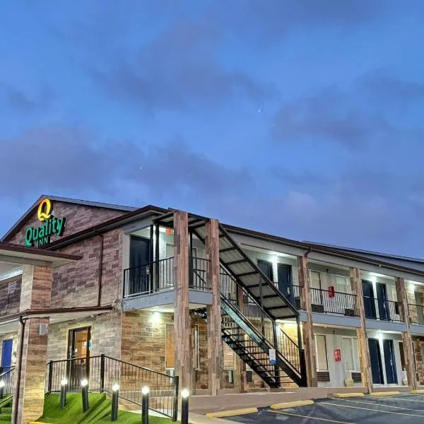 Quality Inn，位于克雷斯特维尤的酒店