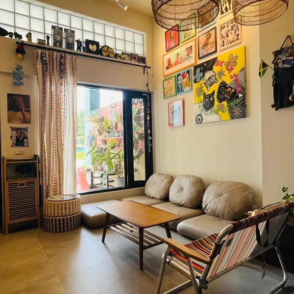 4人包棟 Good Trip Hostel 菇憩民宿 加勒比海海島風，位于恒春古城的酒店