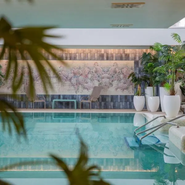 Hotel Atlantis Wellness & Conference，位于豪伊杜索博斯洛的酒店