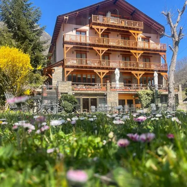 蓝色湖泊酒店，位于塔瓦斯坎的酒店