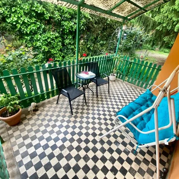 Grany's Retro Guesthouse near Budapest AirPort，位于韦切什的酒店