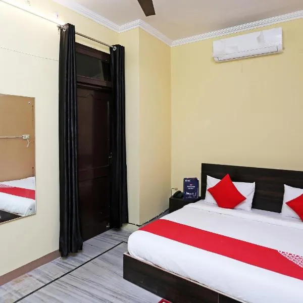 Hotel O Greenview Near Munshi Pulia Metro Station，位于Vibhuti Khand的酒店