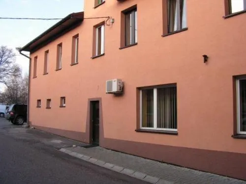 诺科莱吉维克托旅舍，位于Leńcze的酒店