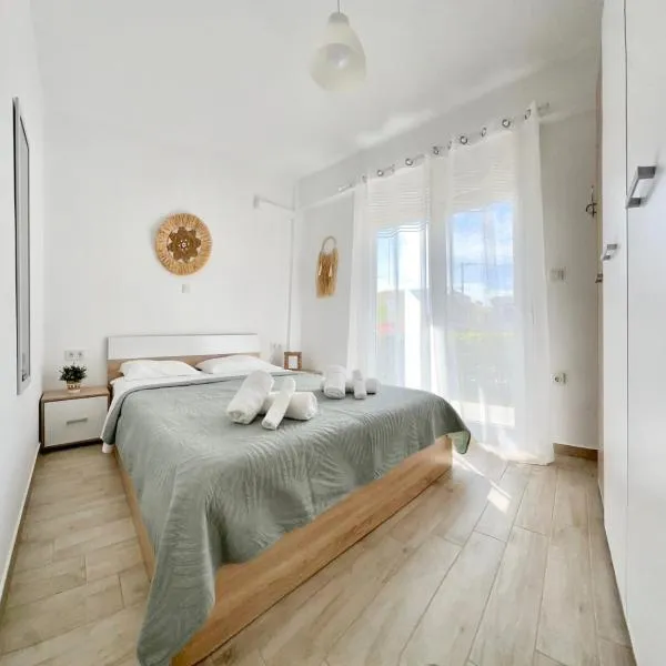 Danai Apartment with pool Access，位于奥弗里安的酒店