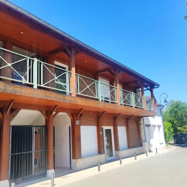 Maison Desfougères & Gîte dortoir 6 chambres du Moulin，位于Fourges的酒店