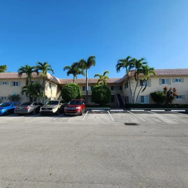 Coco Palms Apartments By Lowkl，位于Lighthouse Point的酒店