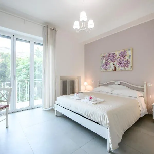 B&B La Fontanella，位于圣贝内代托-德尔特龙托的酒店