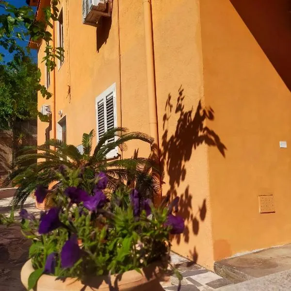 Cumpa Luca Bed and breakfast，位于斯卡莱阿的酒店