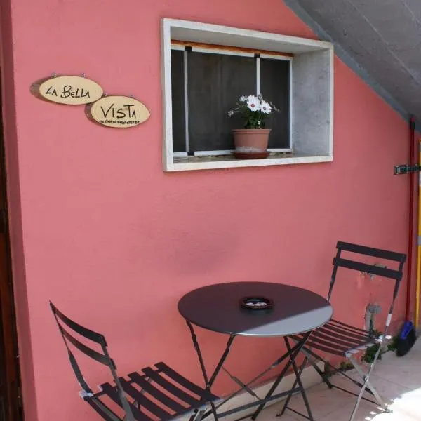 La bella vista，位于Conocchia的酒店