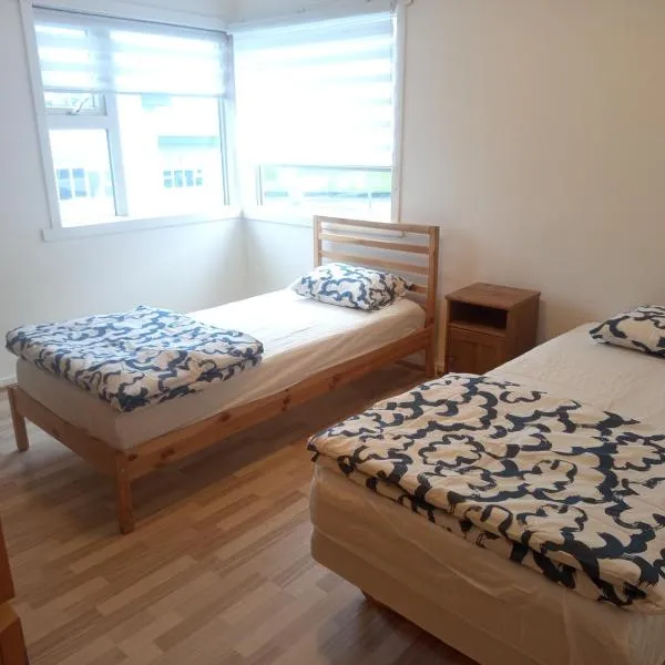 Your budget-friendly room with private bathroom!，位于韦斯特曼纳埃亚尔的酒店