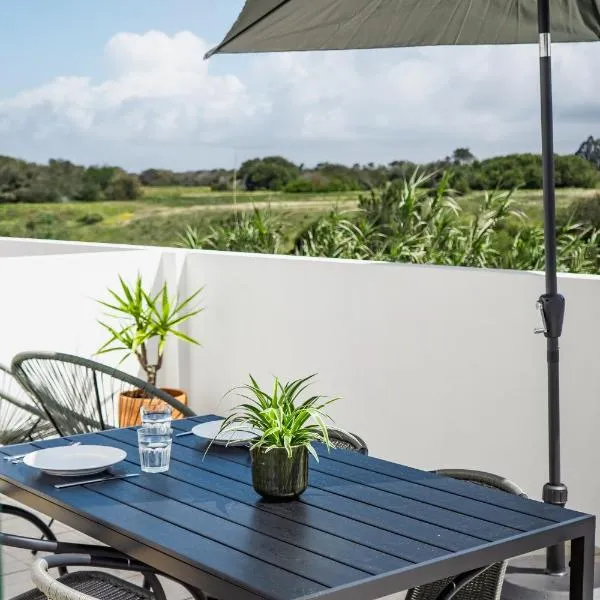 Casa do Mar - Almograve - Magnífico terraço com vista para o campo，位于阿尔莫格拉维的酒店