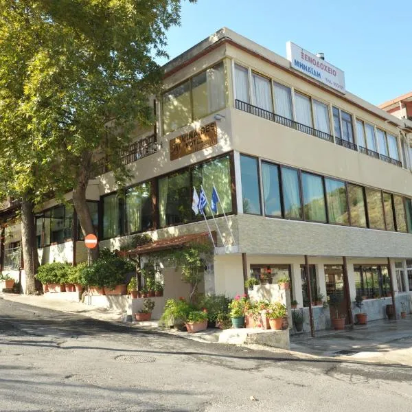 米奈德酒店，位于Oikos的酒店