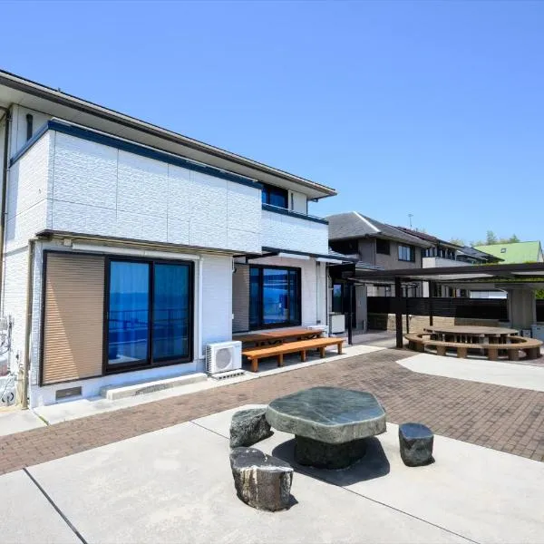 青の宿 The Blue Villa まるで映画のような開放感あふれるオーシャンビュー Open ocean view like in a movie 駐車場2台有り Supported by COCOSTAY，位于岩国市的酒店