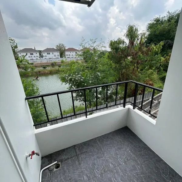 Budget Comfy rooms Suvarnabhumi Airport，位于北榄府的酒店
